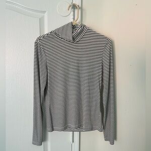 Stripped long sleeve turtleneck